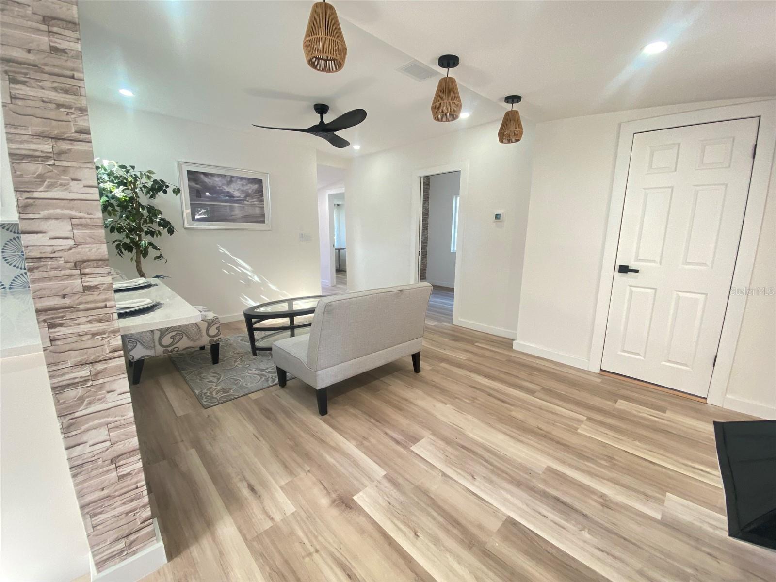 SULPHUR SPGS ADD - Residential Lease