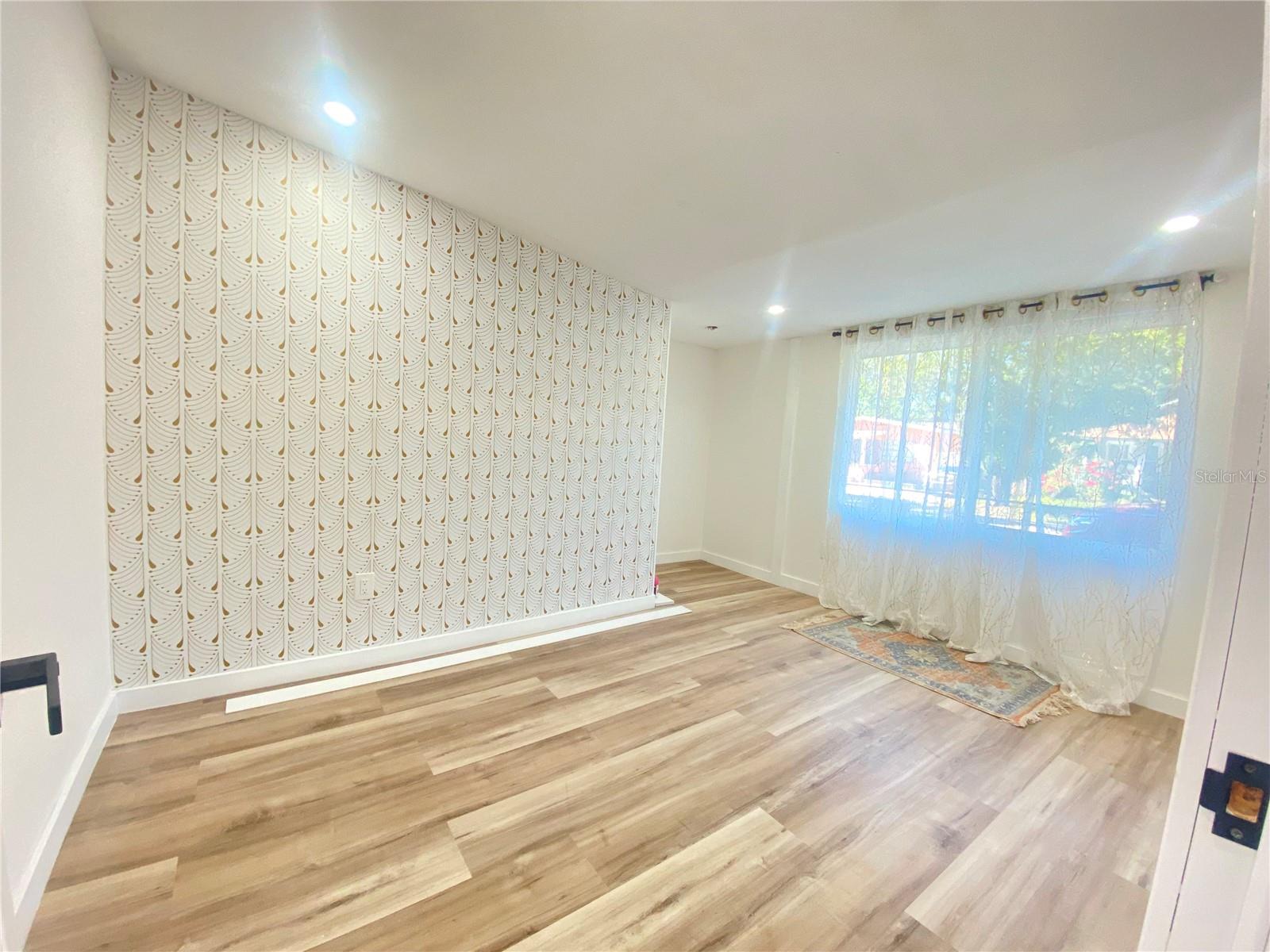 SULPHUR SPGS ADD - Residential Lease