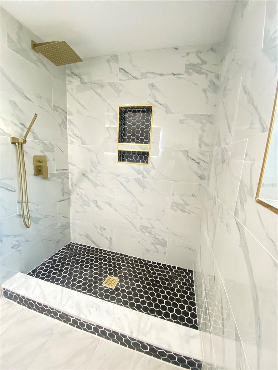 SULPHUR SPGS ADD - Residential Lease