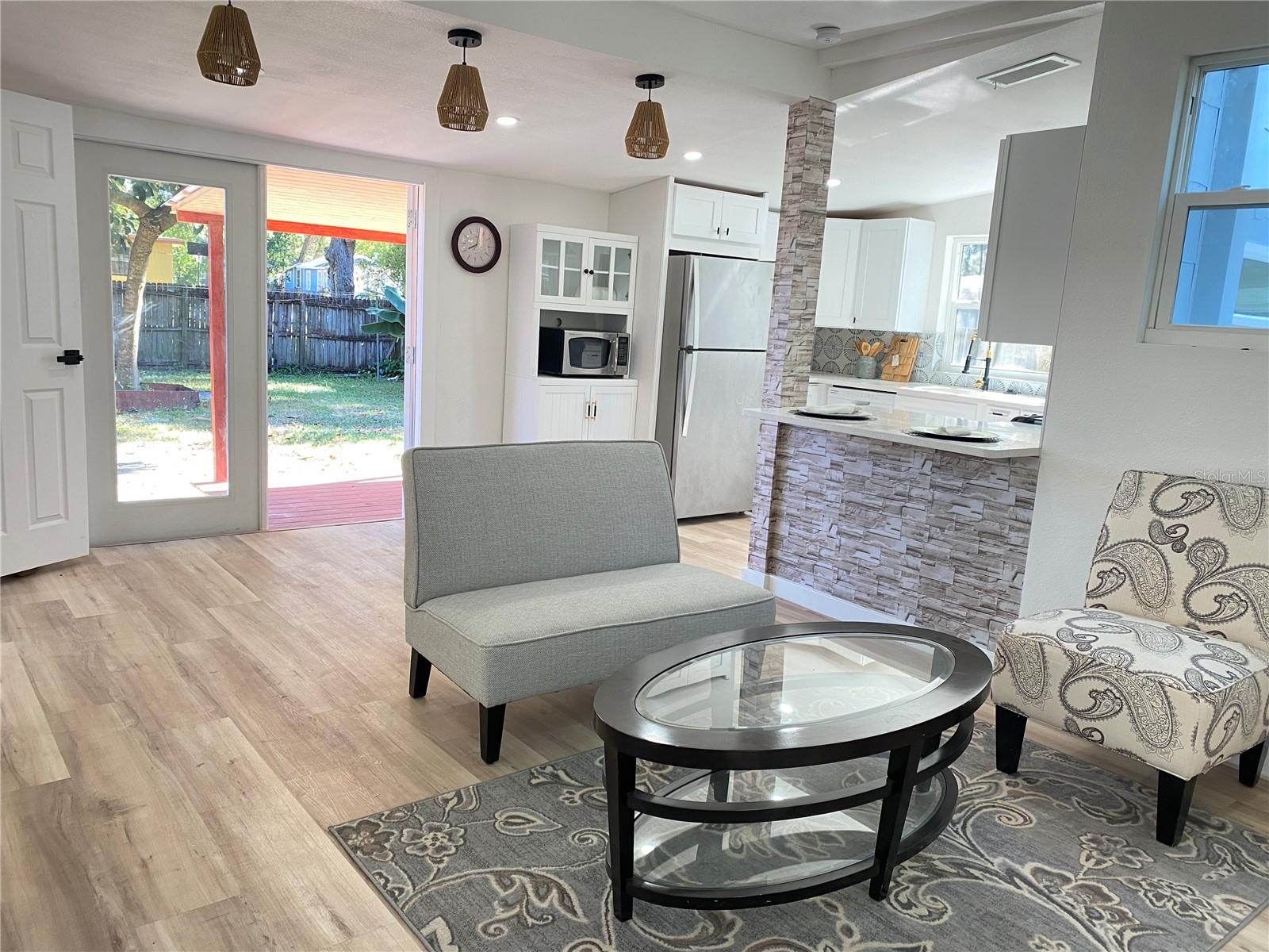 SULPHUR SPGS ADD - Residential Lease