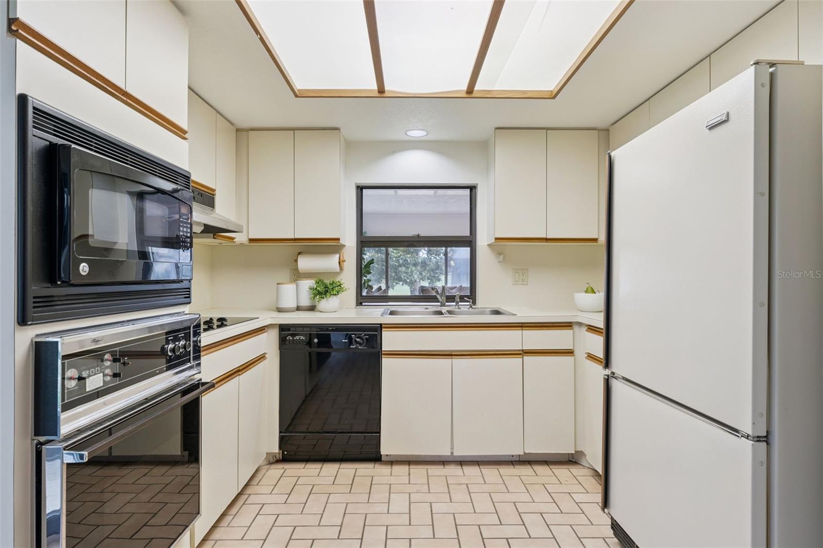 ORANGE TREE COUNTRY CLUB - Residential
