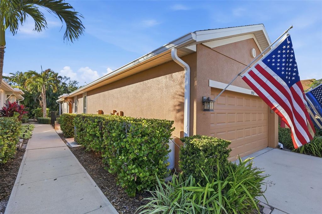 Photo of 3912 Bridlecrest Lane, Bradenton, FL 34209 (MLS # A4669372)