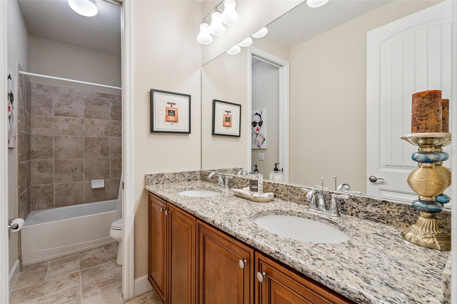 VILLAGEWALK/LK NONA UN #1A - Residential