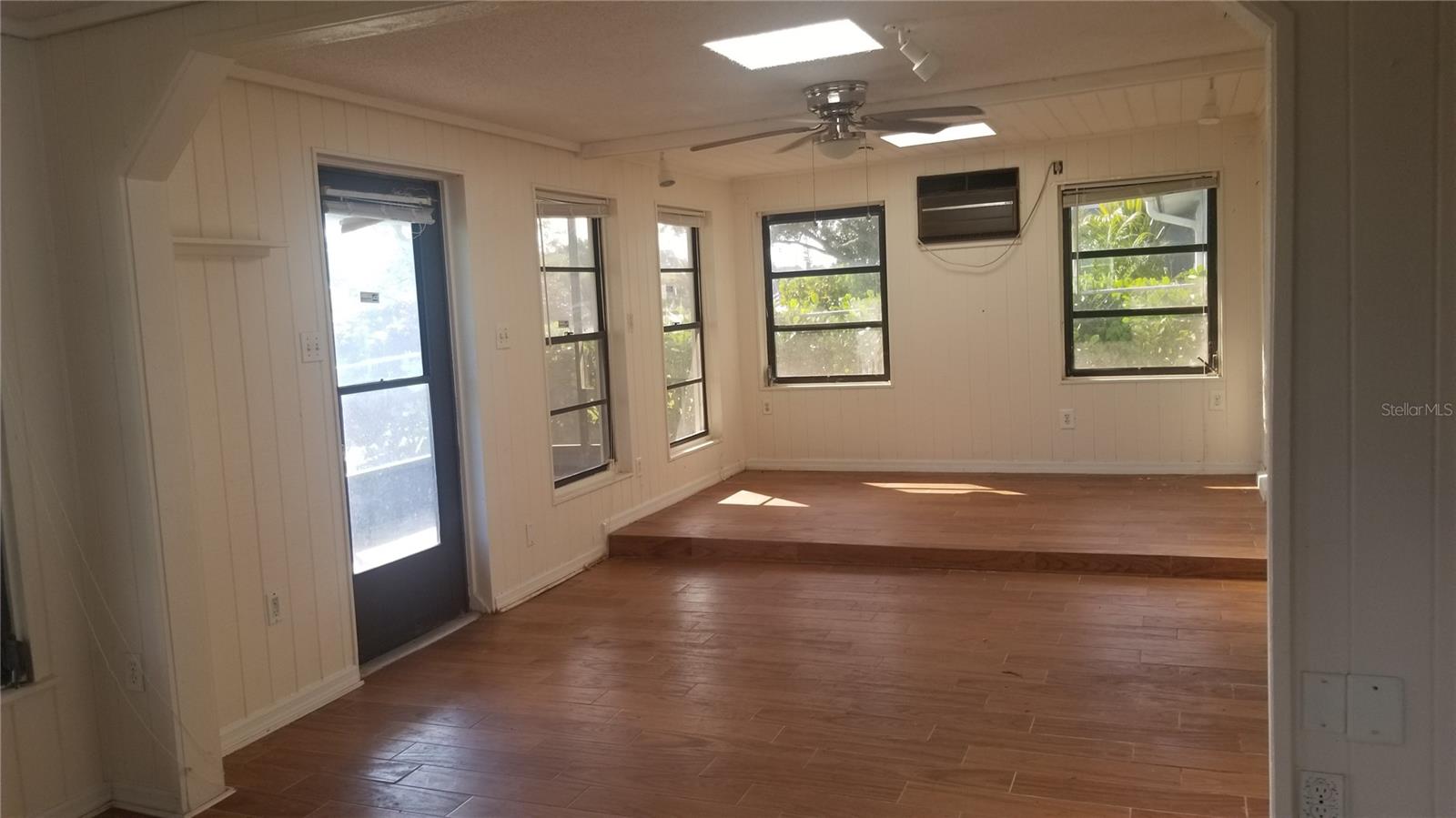 ALOHA GARDENS - Residential Lease