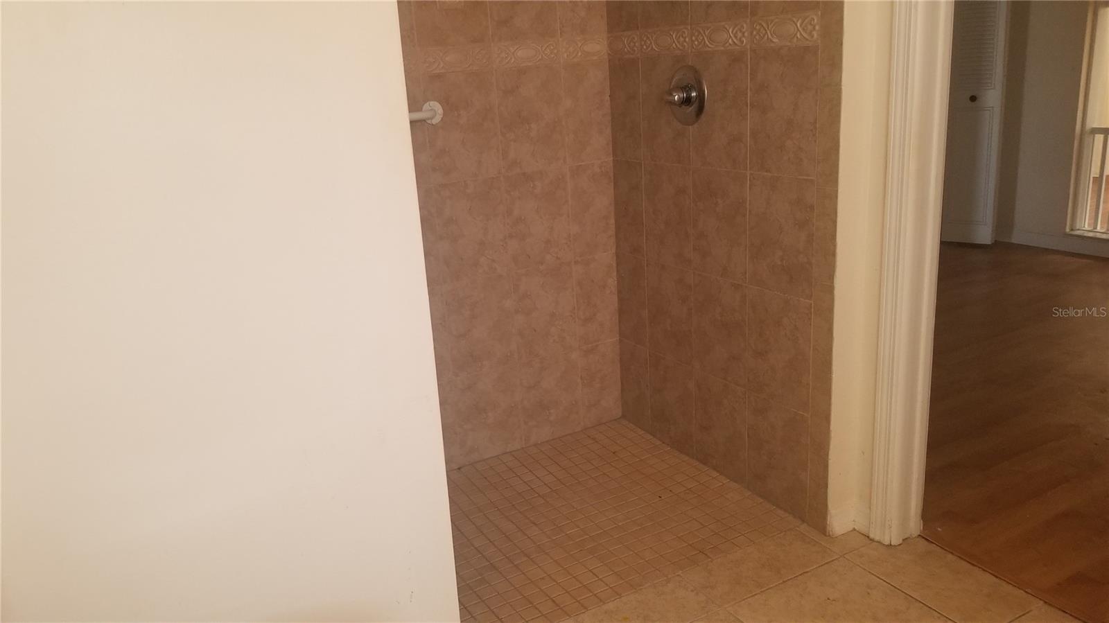 ALOHA GARDENS - Residential Lease