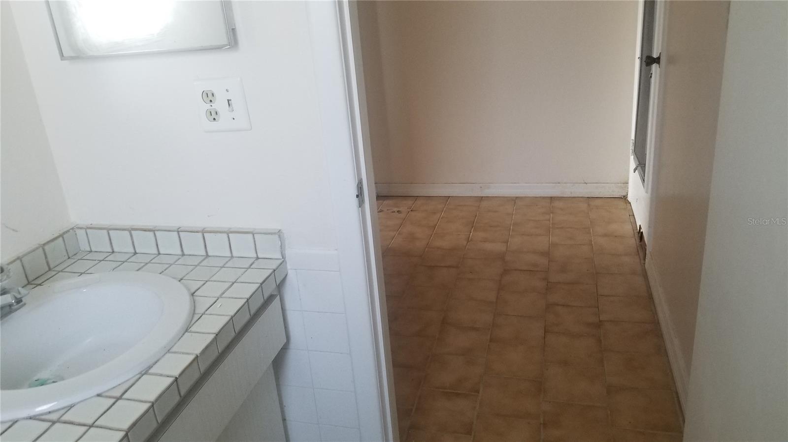 ALOHA GARDENS - Residential Lease