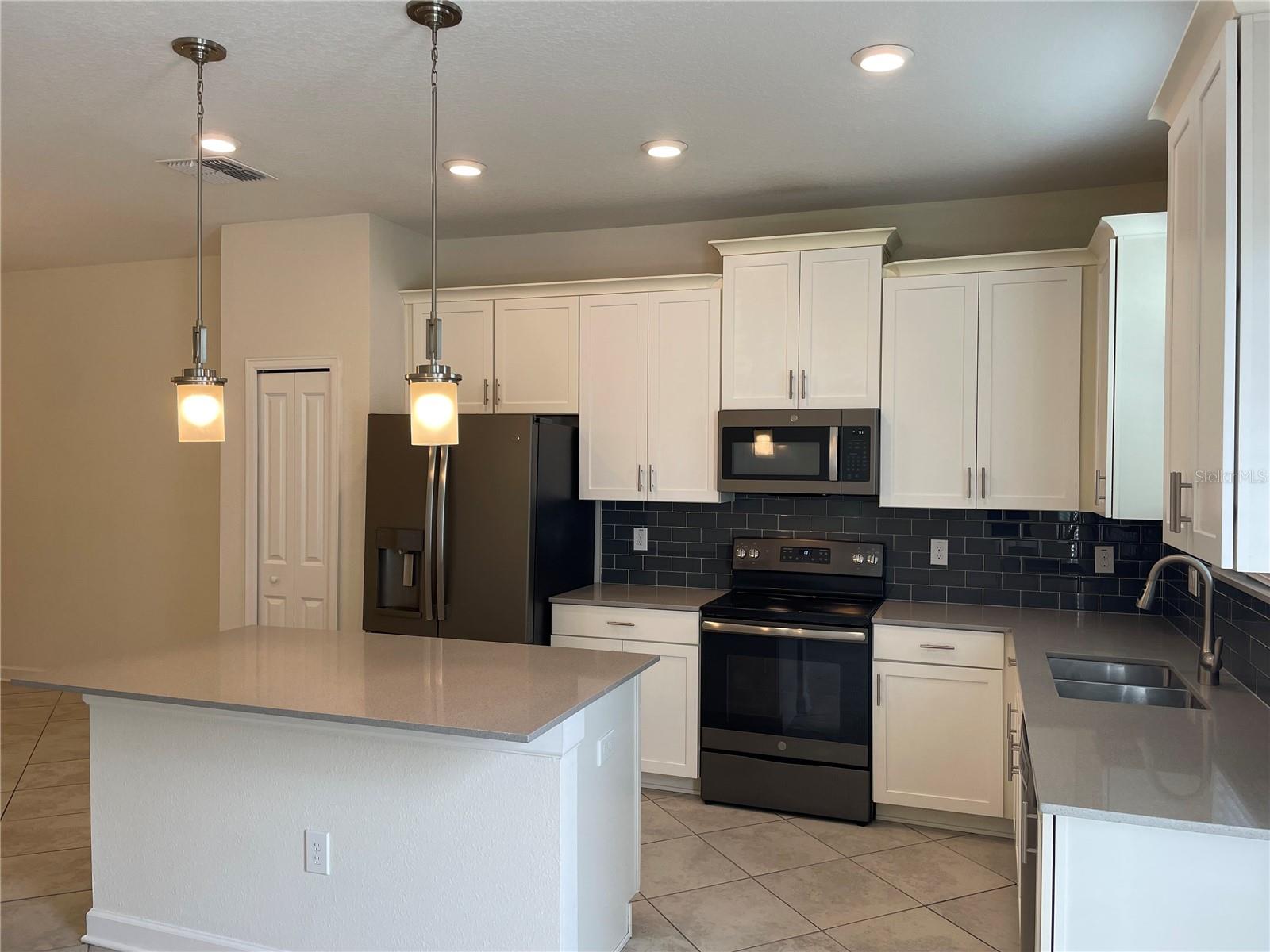 TRAILS/MOSS PARK - Residential Lease