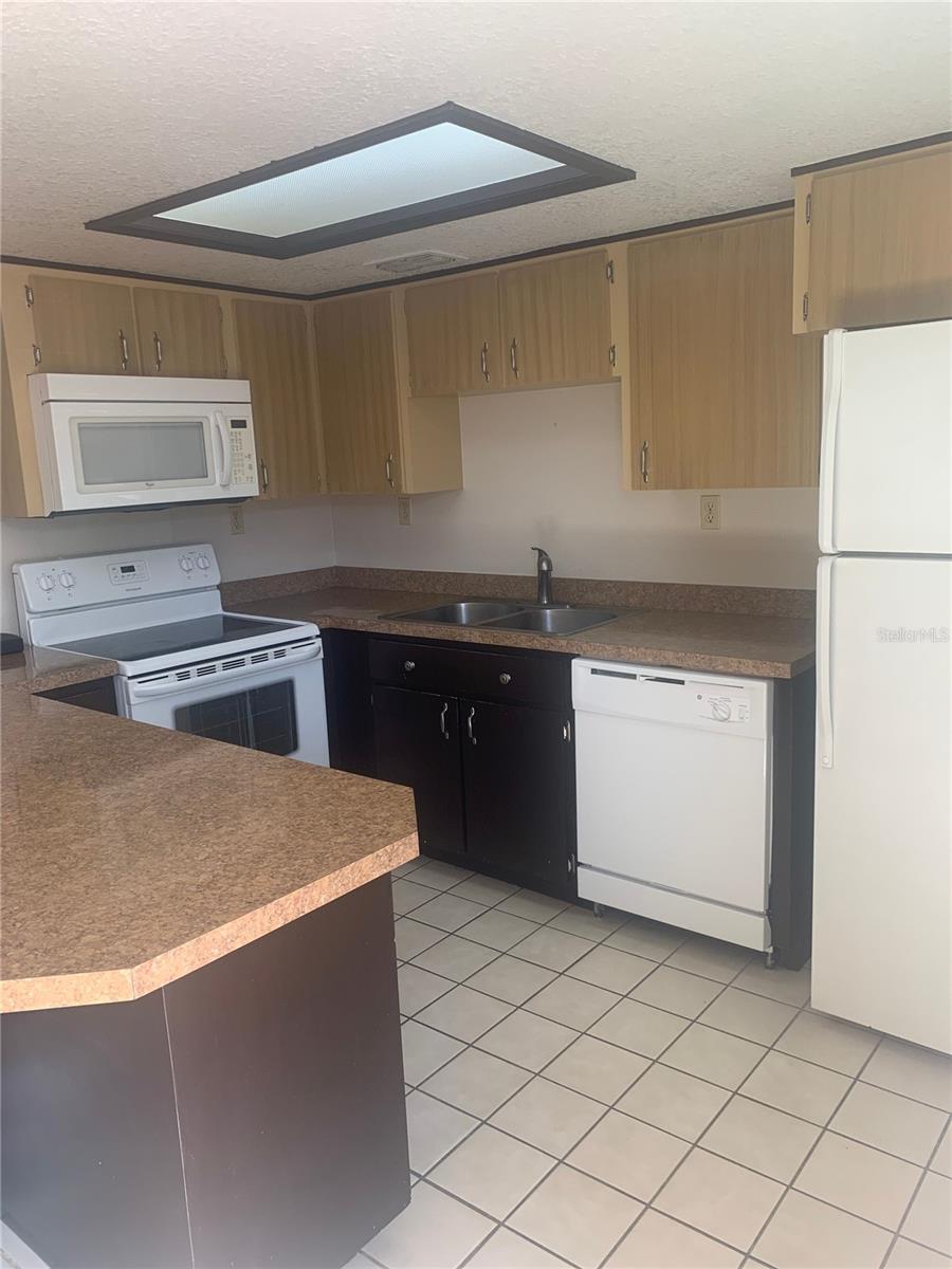 FLORIDA VACATION VILLAS - Residential Lease