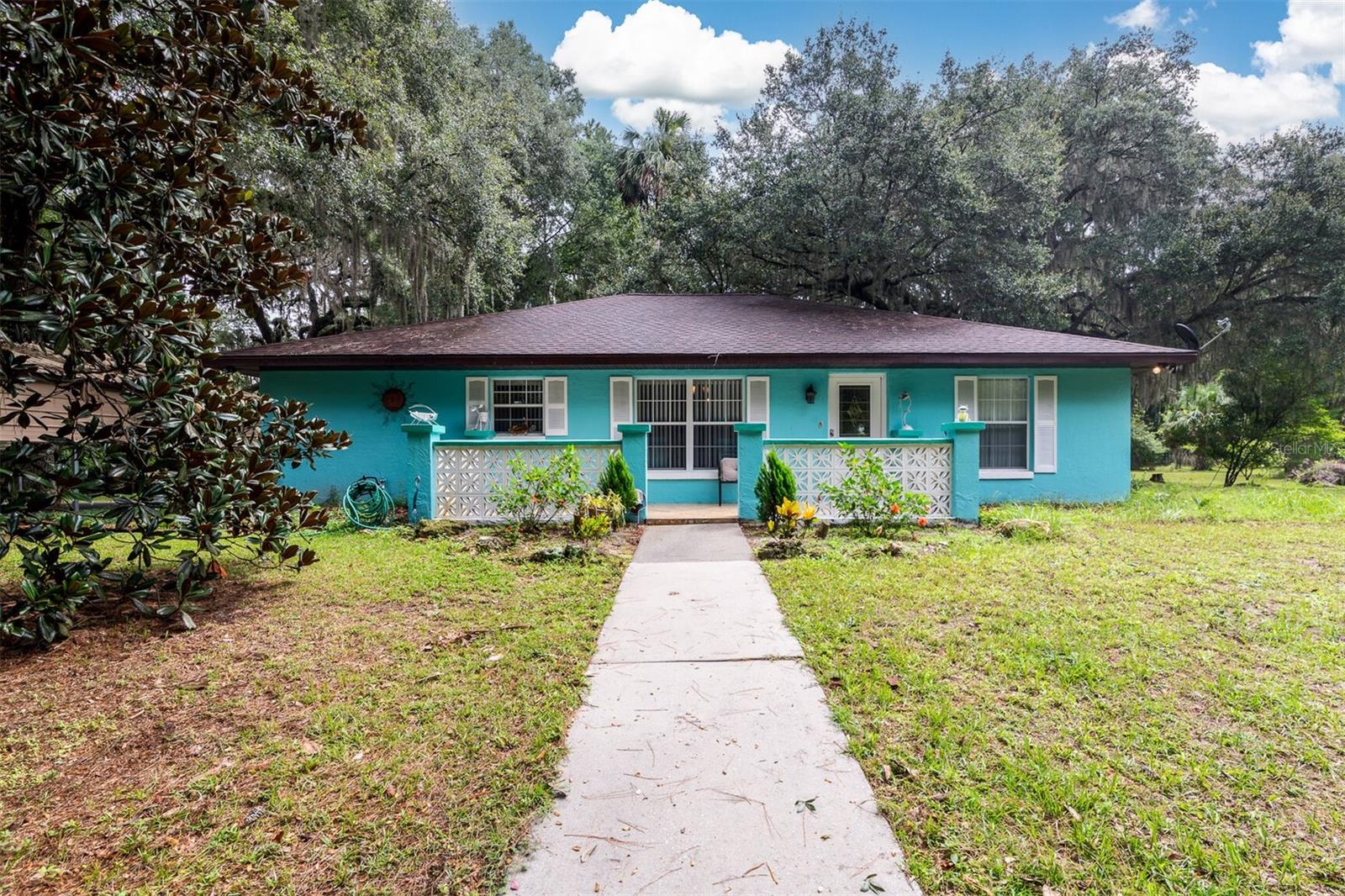 8465 NW 186th Street, Reddick, FL 32686
Lakefront Mini-Farm with Horse Paddocks & Vineyard – 3 Beds | 2 Baths | 1,728 sq ft
Embrace country living with no HOA just 22 miles from both Ocala & Gainesville! This 3-bedroom, 2-bath home on 5+ acres features lakefront access, two horse paddocks, a barn/workshop, and a small grape vineyard. The home offers a 2019 roof and includes appliances: fridge, oven, dishwasher, washer, and dryer. The interior, while reflecting a 1990s style, is fully functional and ready for your personal touch.
Additional features include a separate garden area (Ready for you to beautify), mature live oaks, and a large carport. Enjoy the privacy of well and septic systems as well as Clay Electric. Perfect for hobby farmers, equestrians, or those seeking rural tranquility with easy access to city conveniences.