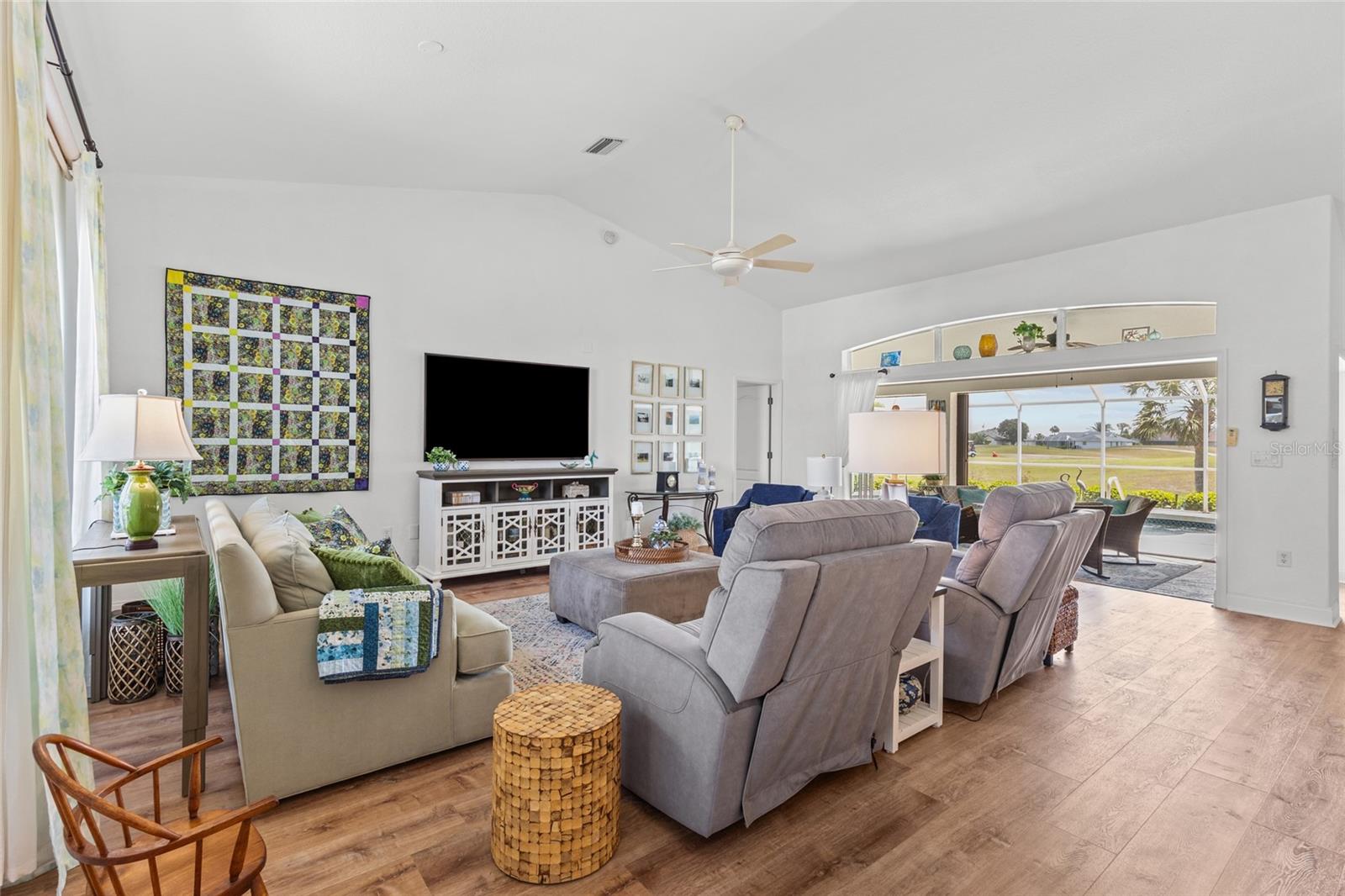 PEBBLE BEACH - Residential