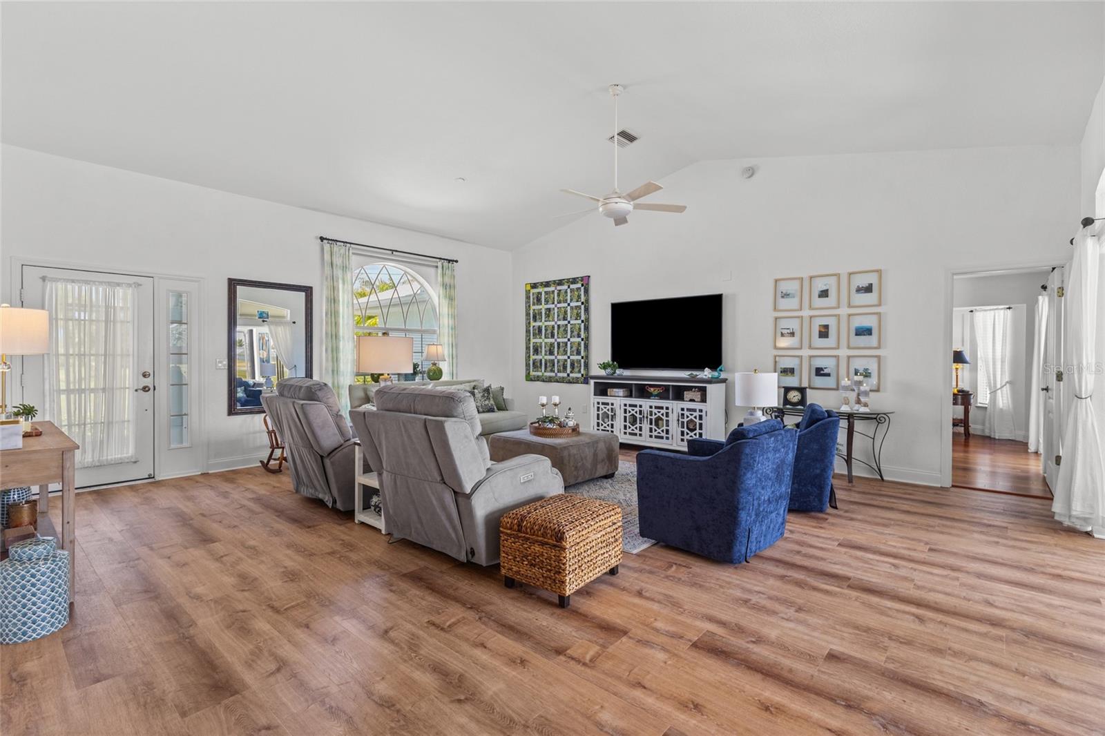 PEBBLE BEACH - Residential