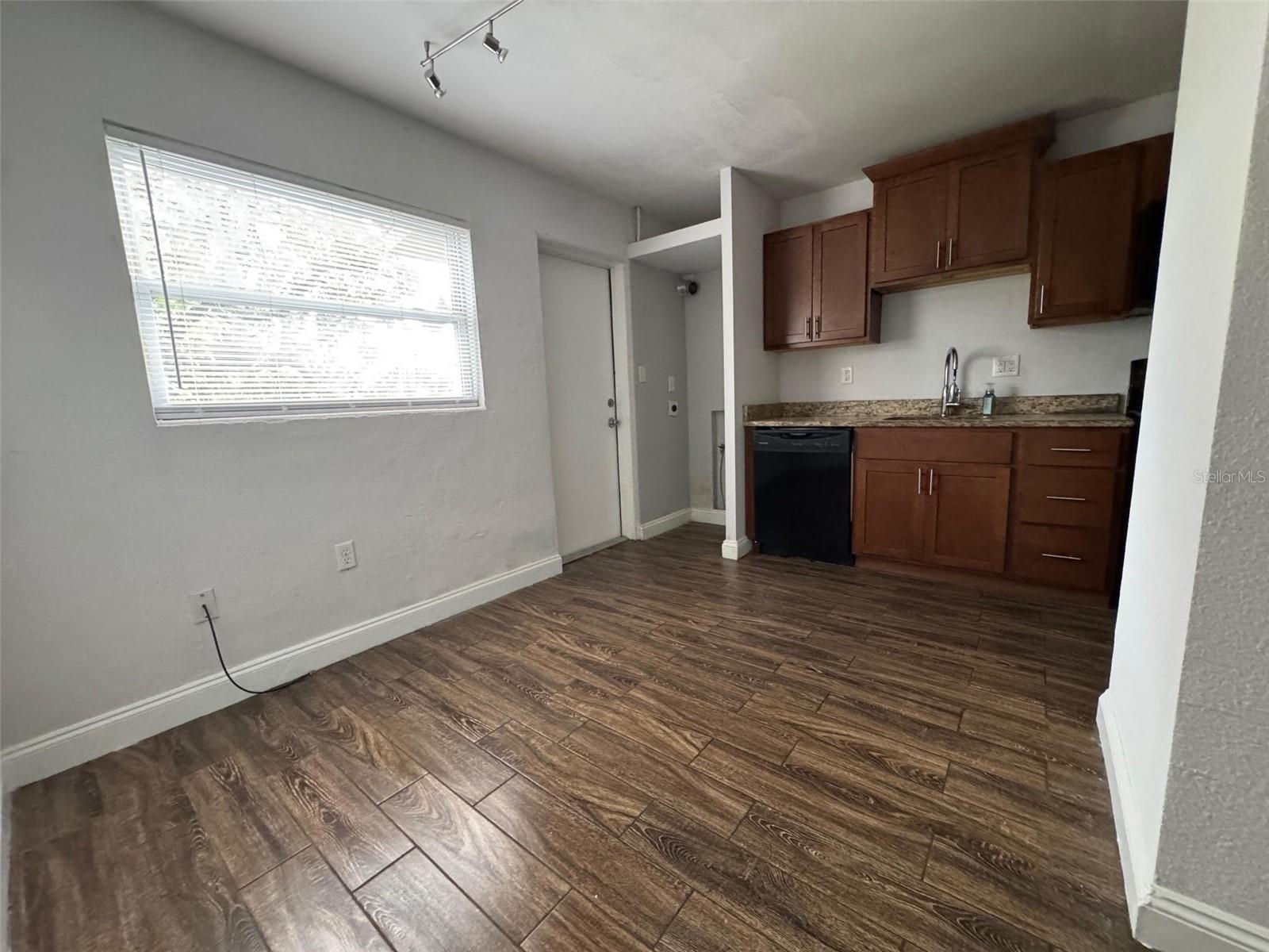 MANNS FIRST ADD - Residential Lease