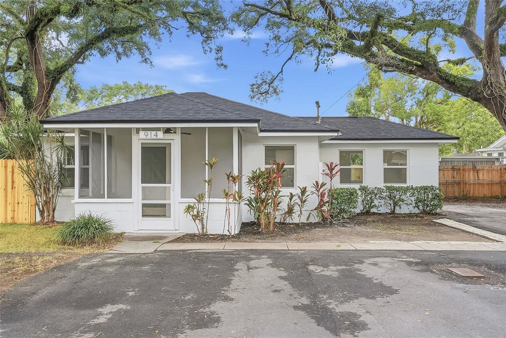 Photo of 914 E Crawford Street, Tampa, FL 33604 (MLS # TB8508899)