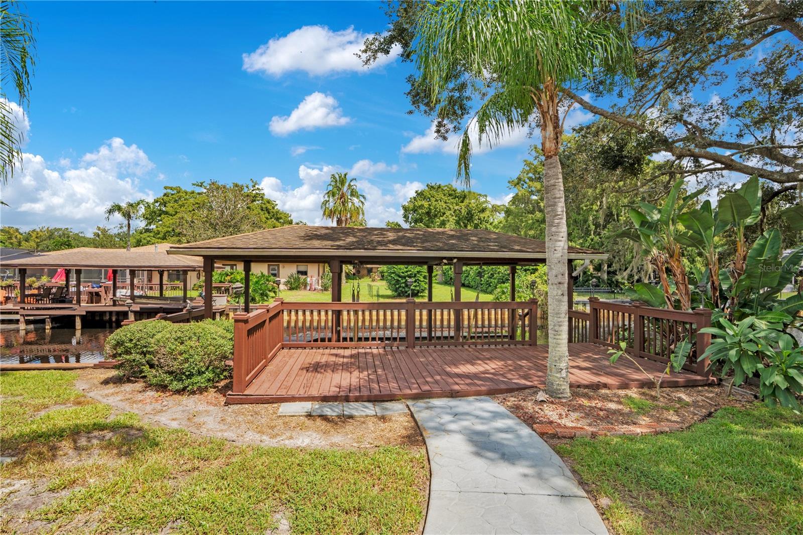 5365 SHADY OAK CIRCLE