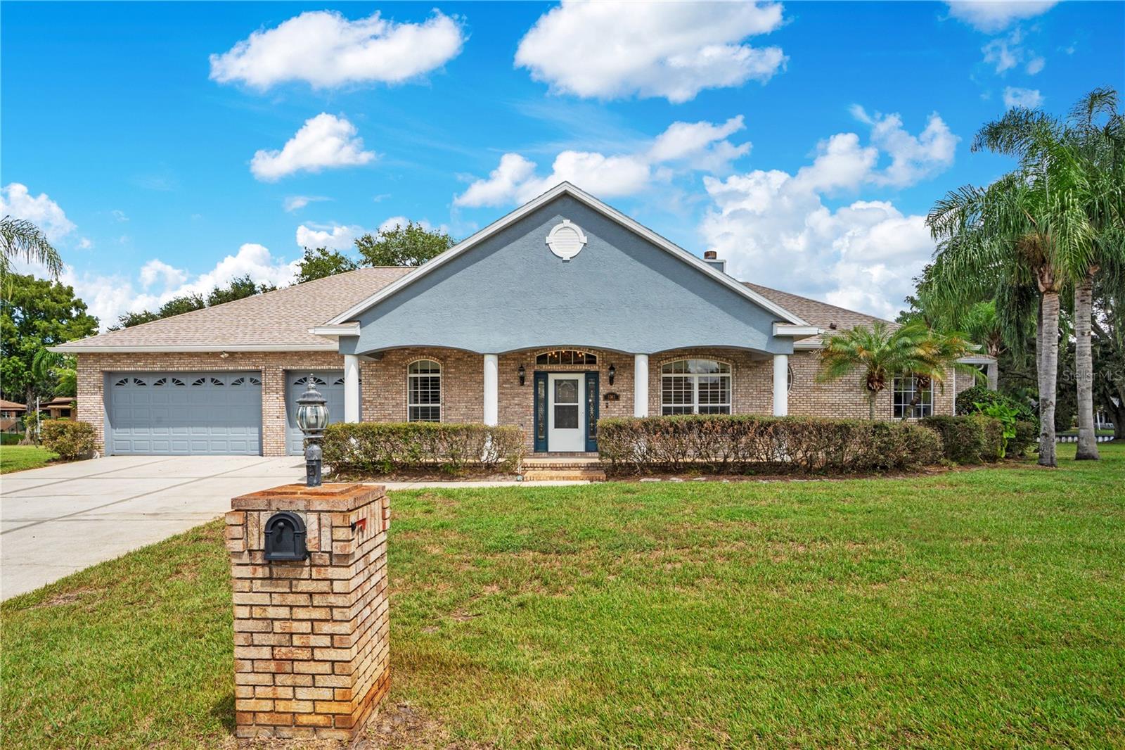5365 SHADY OAK CIRCLE
