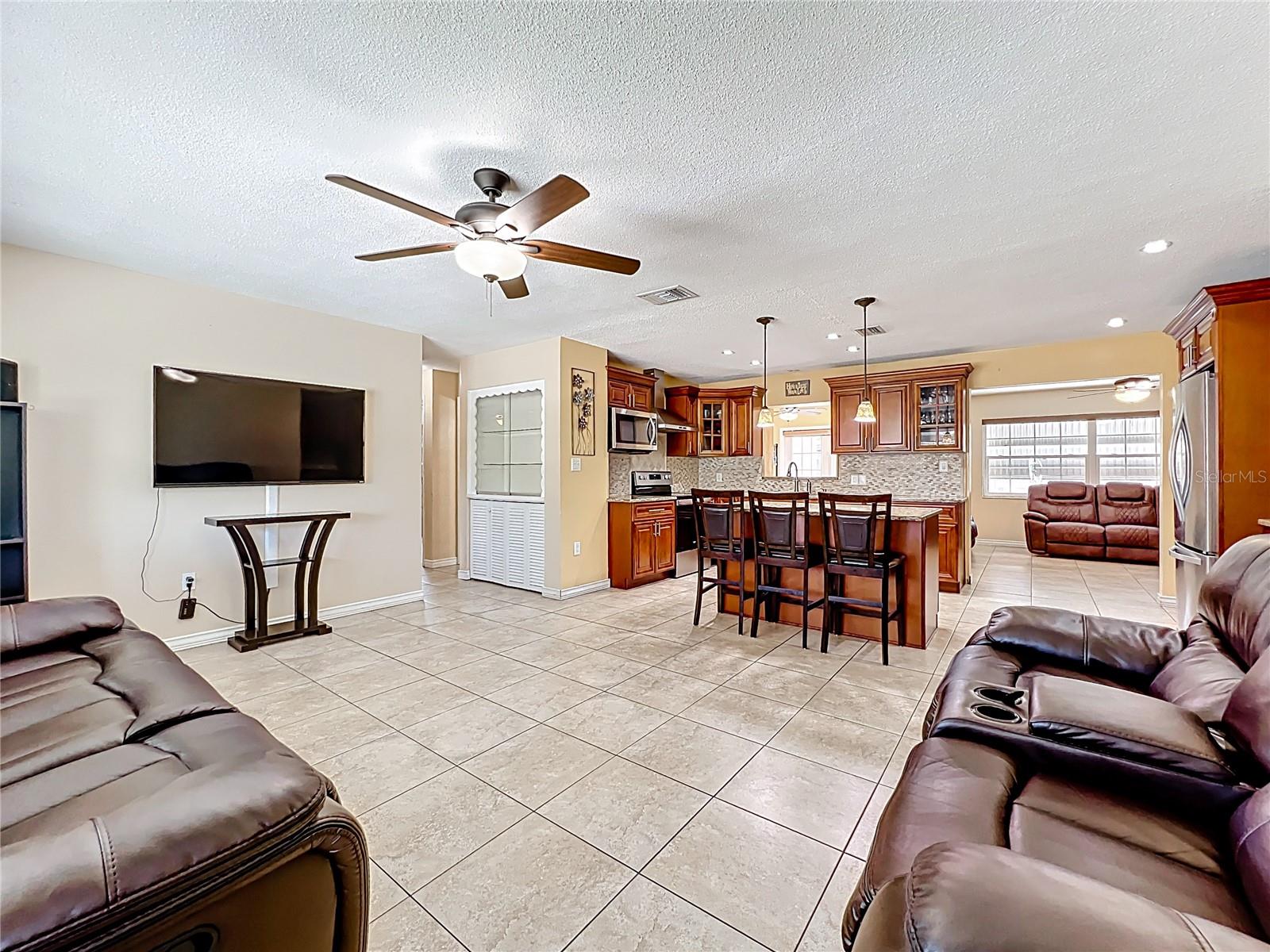 HI-RIDGE ESTATES - Residential