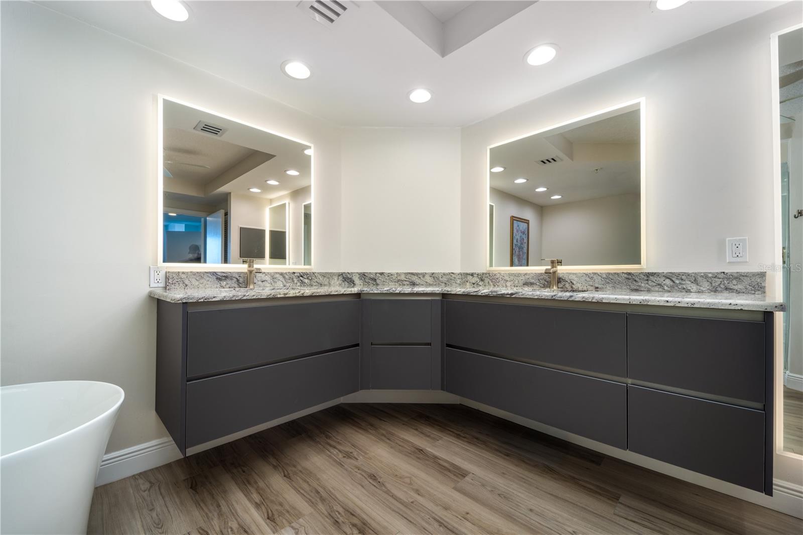 REGENCY ISLAND DUNES - Residential