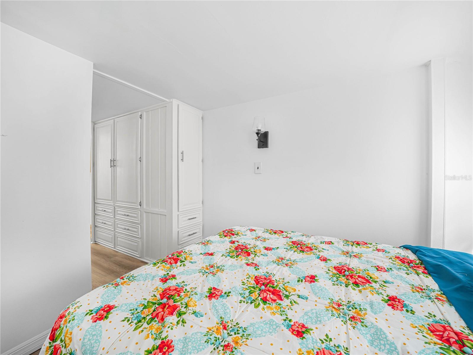 SADDLEBAG LAKE - Residential