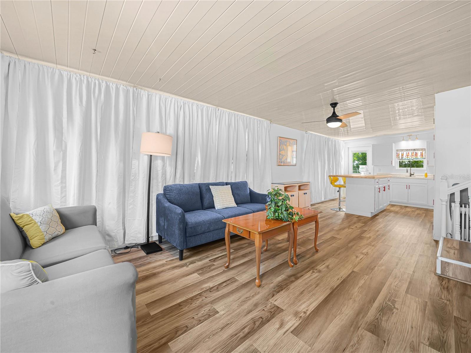 SADDLEBAG LAKE - Residential