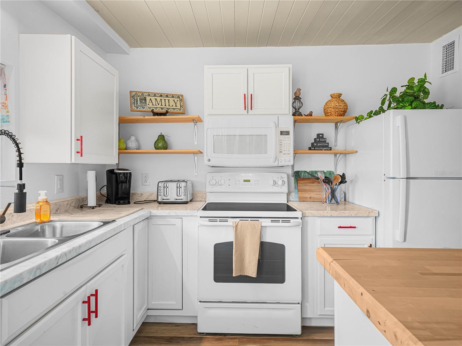 SADDLEBAG LAKE - Residential