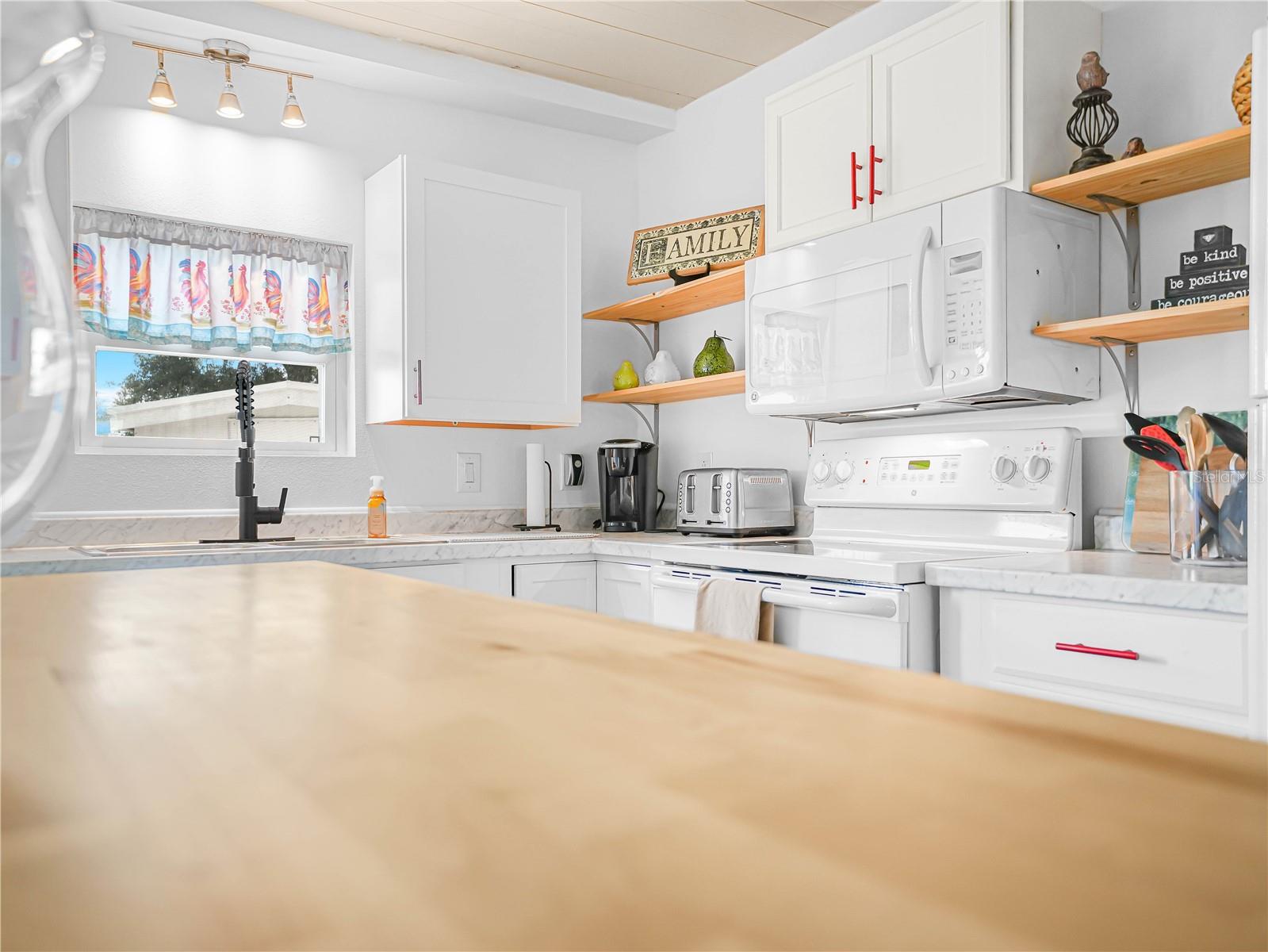 SADDLEBAG LAKE - Residential