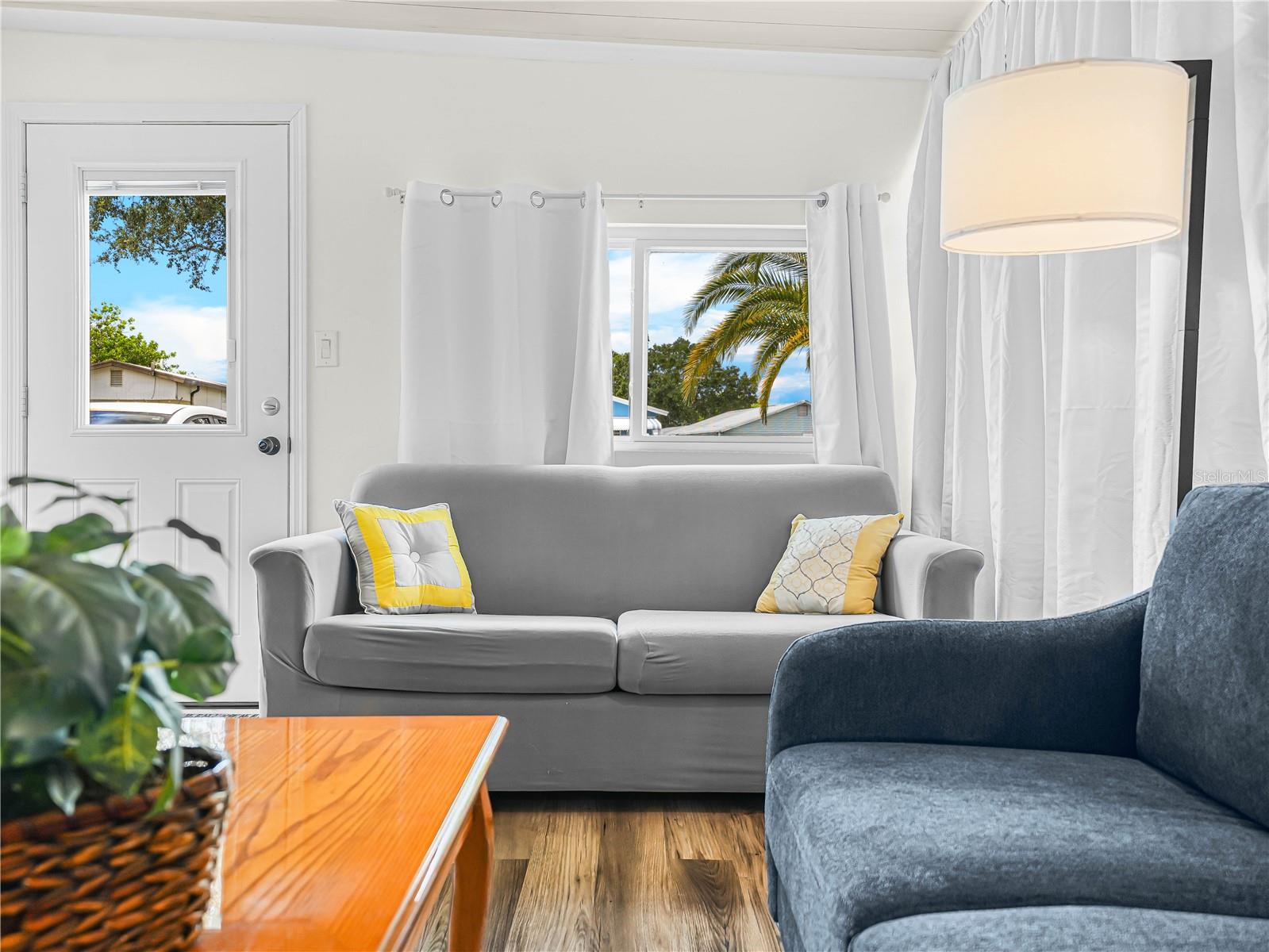 SADDLEBAG LAKE - Residential