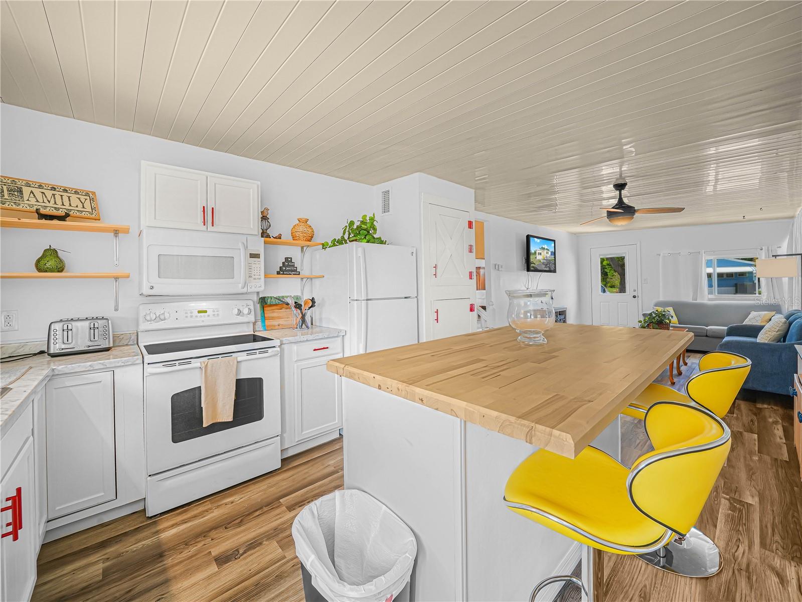 SADDLEBAG LAKE - Residential