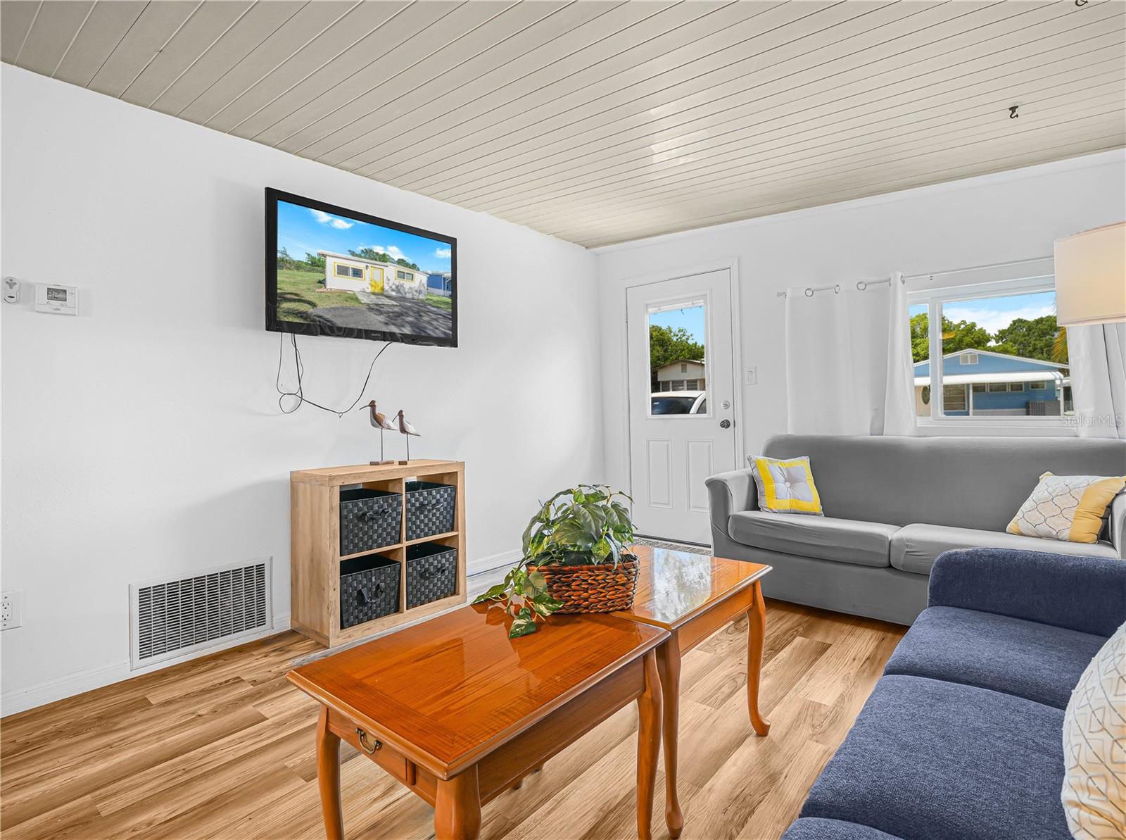 SADDLEBAG LAKE - Residential