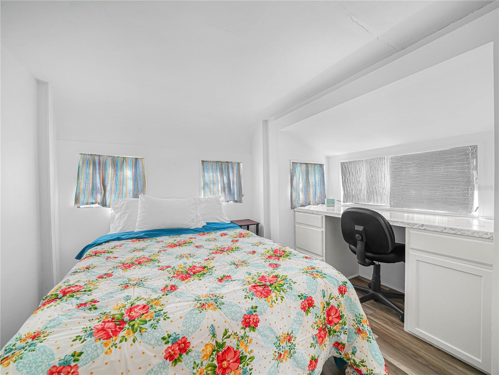 SADDLEBAG LAKE - Residential