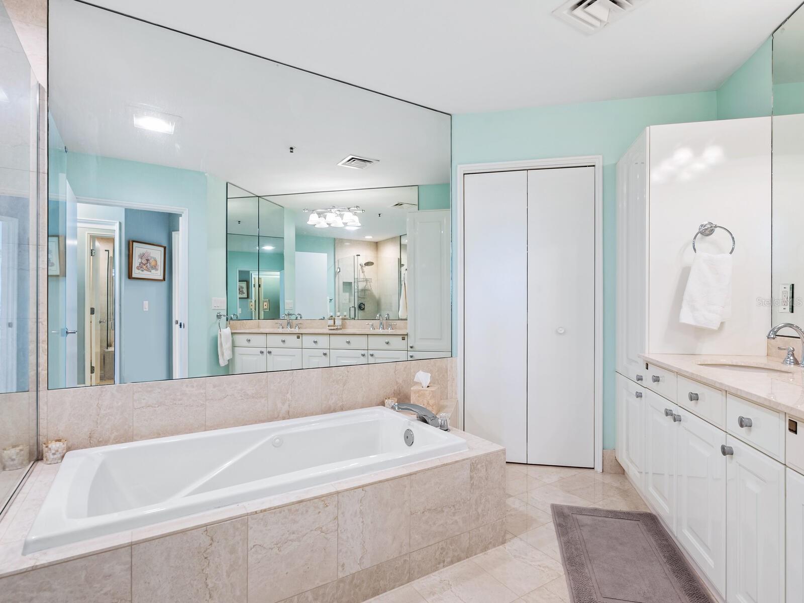 GRAND BAY 6 - Residential