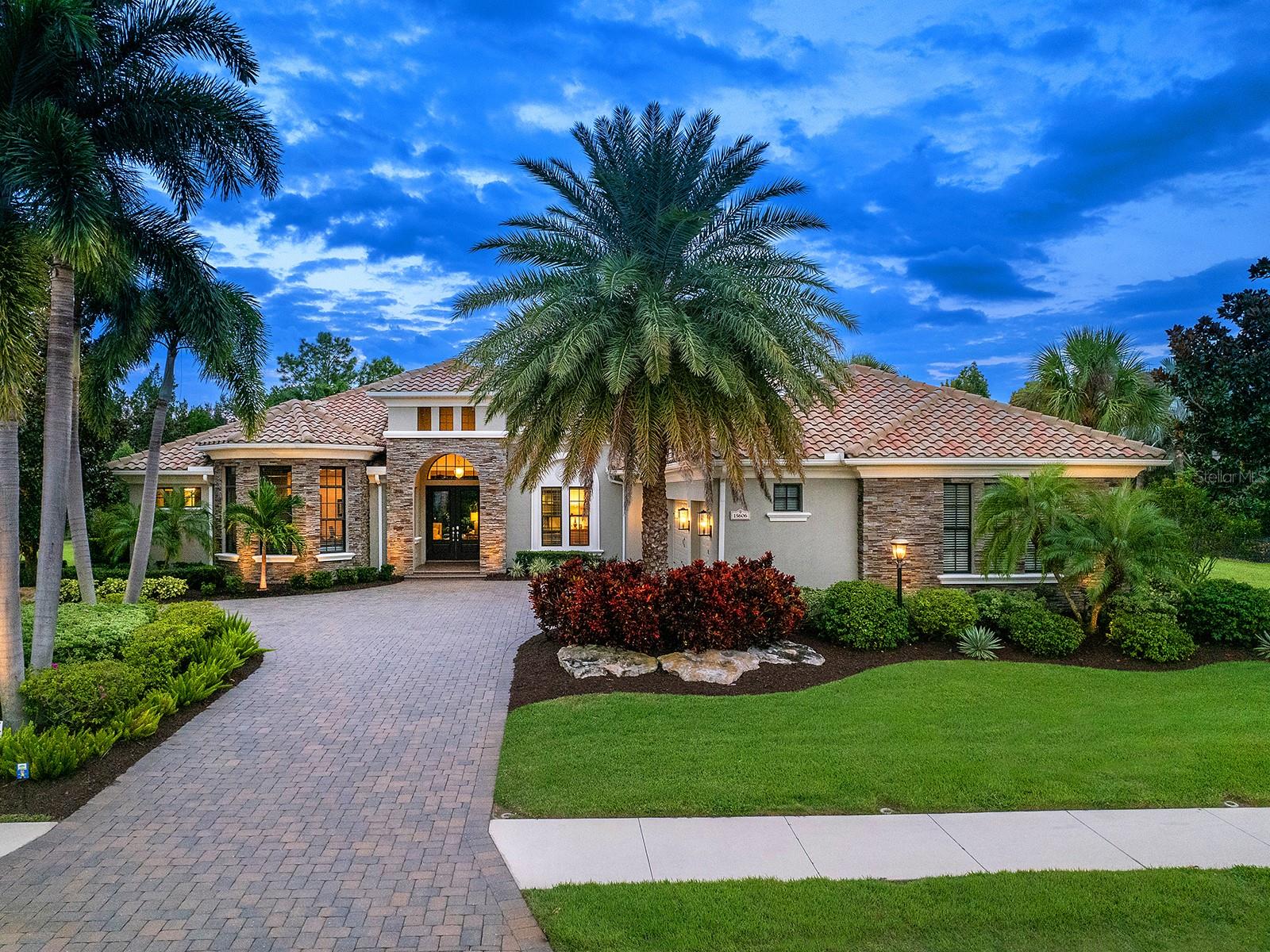 COUNTRY CLUB EAST - Residential