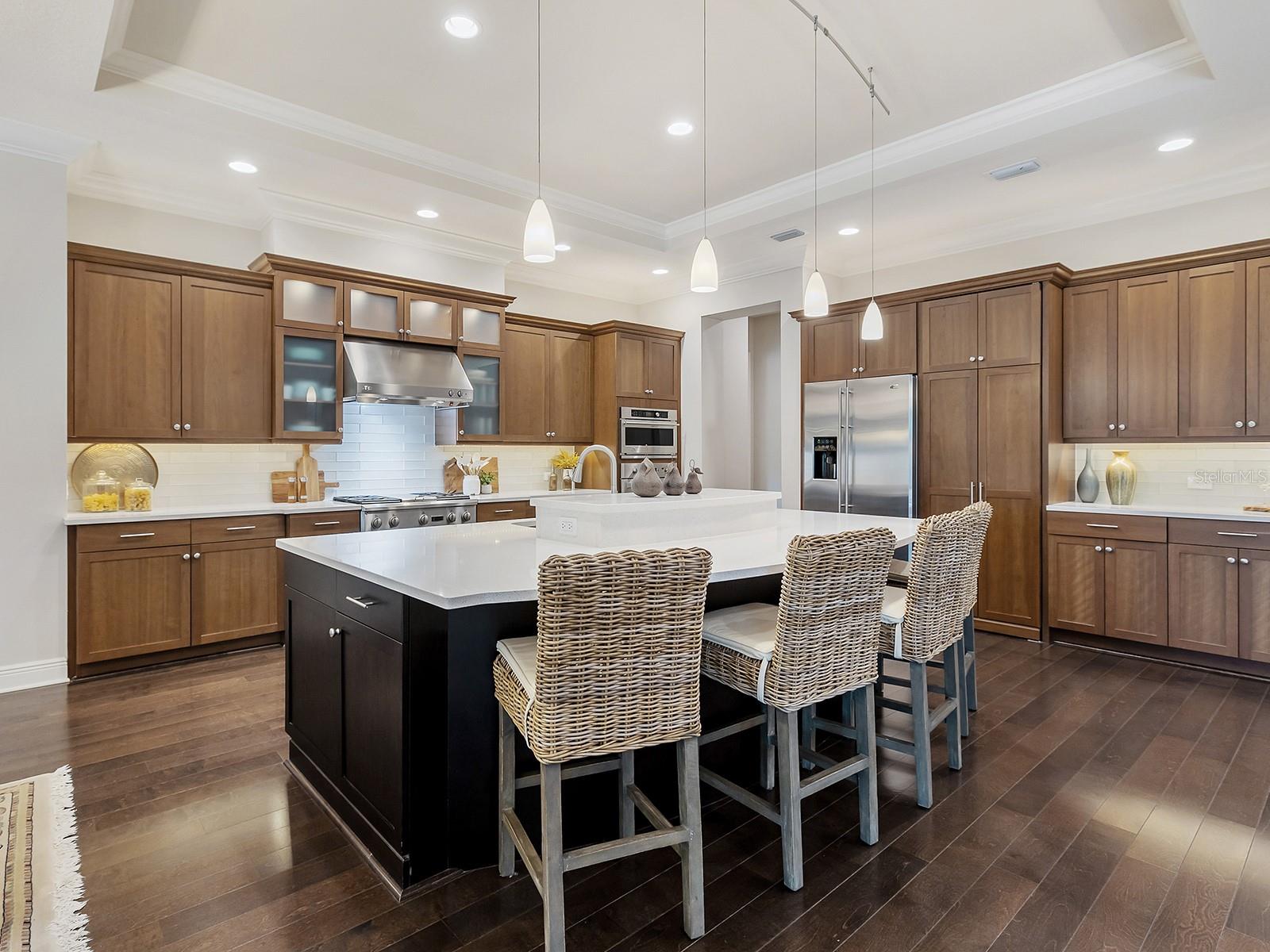 COUNTRY CLUB EAST - Residential
