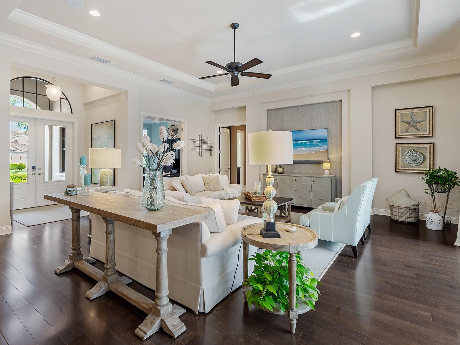 COUNTRY CLUB EAST - Residential