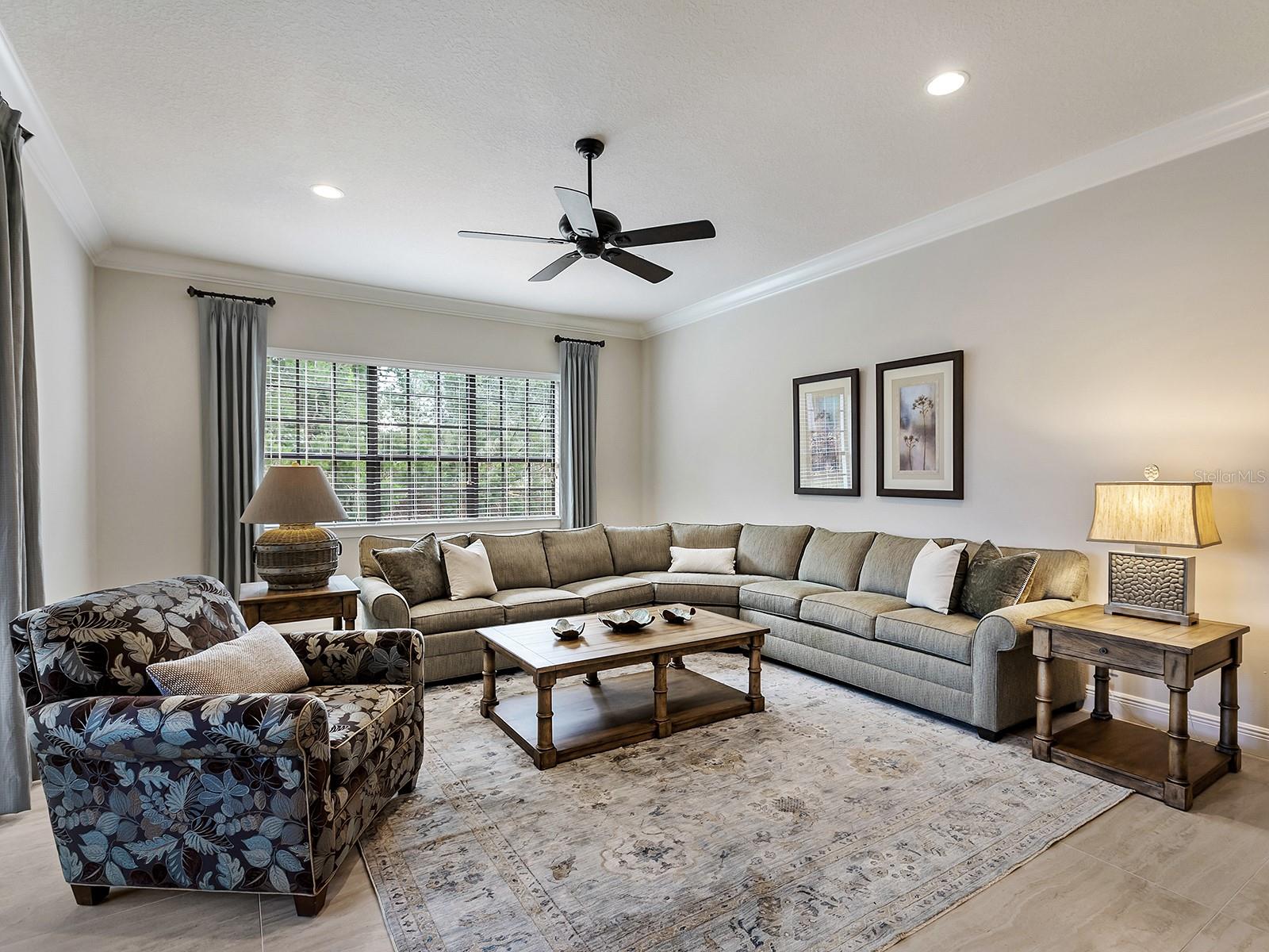 COUNTRY CLUB EAST - Residential