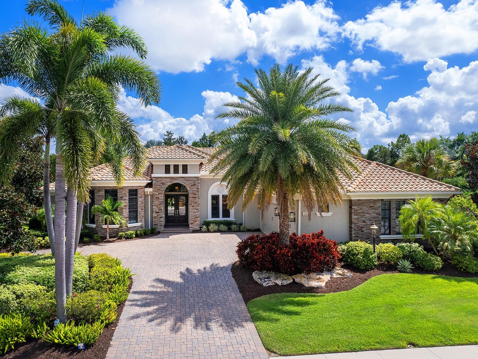 COUNTRY CLUB EAST - Residential
