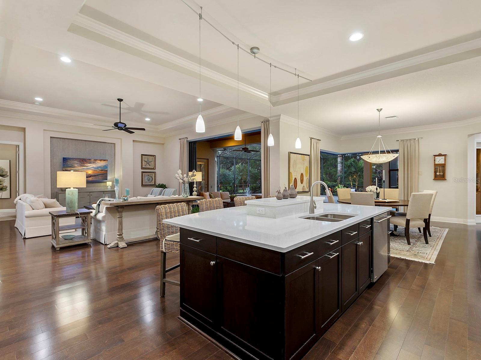 COUNTRY CLUB EAST - Residential