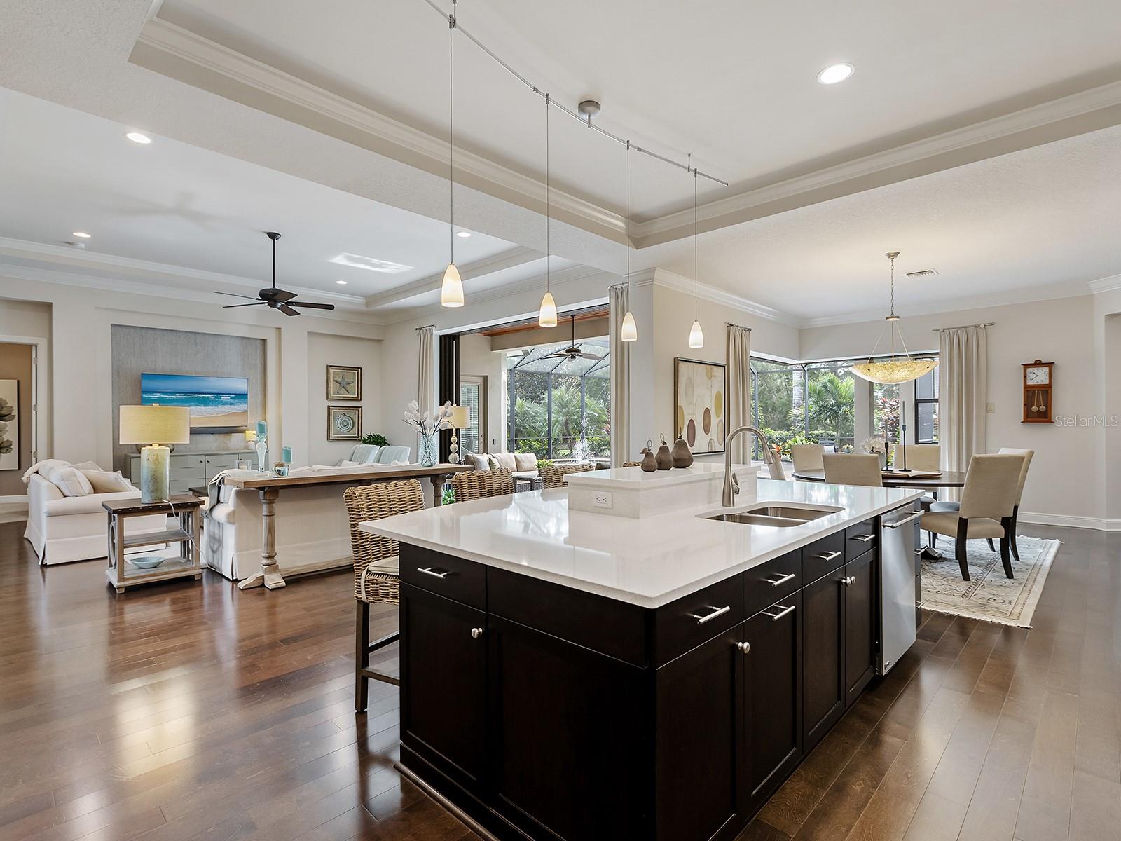 COUNTRY CLUB EAST - Residential