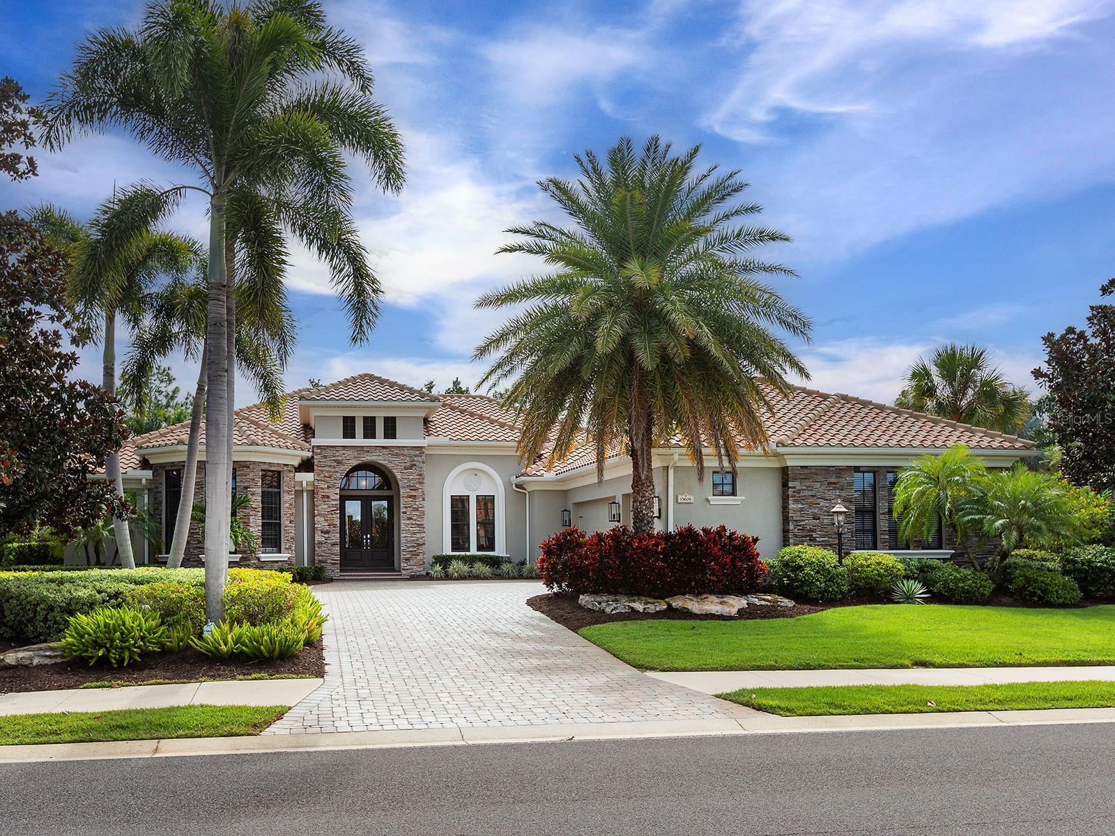 COUNTRY CLUB EAST - Residential