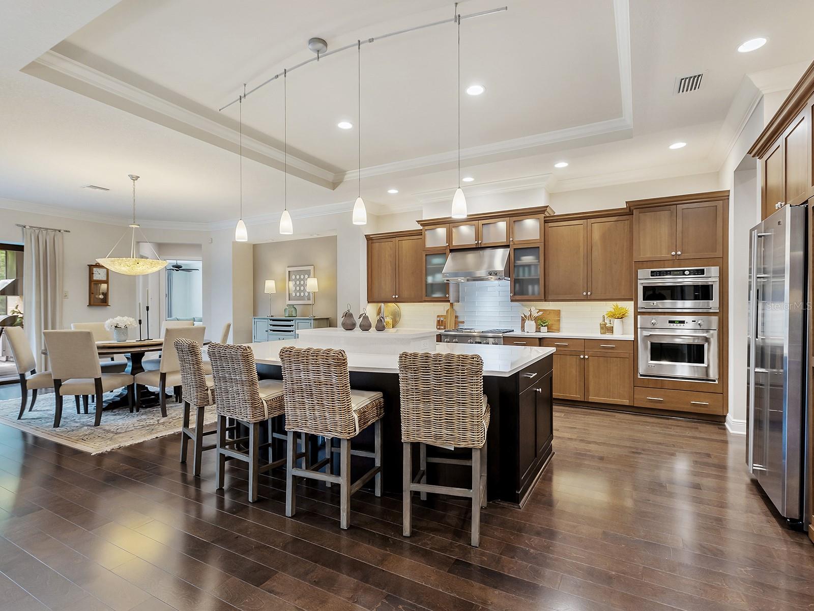 COUNTRY CLUB EAST - Residential