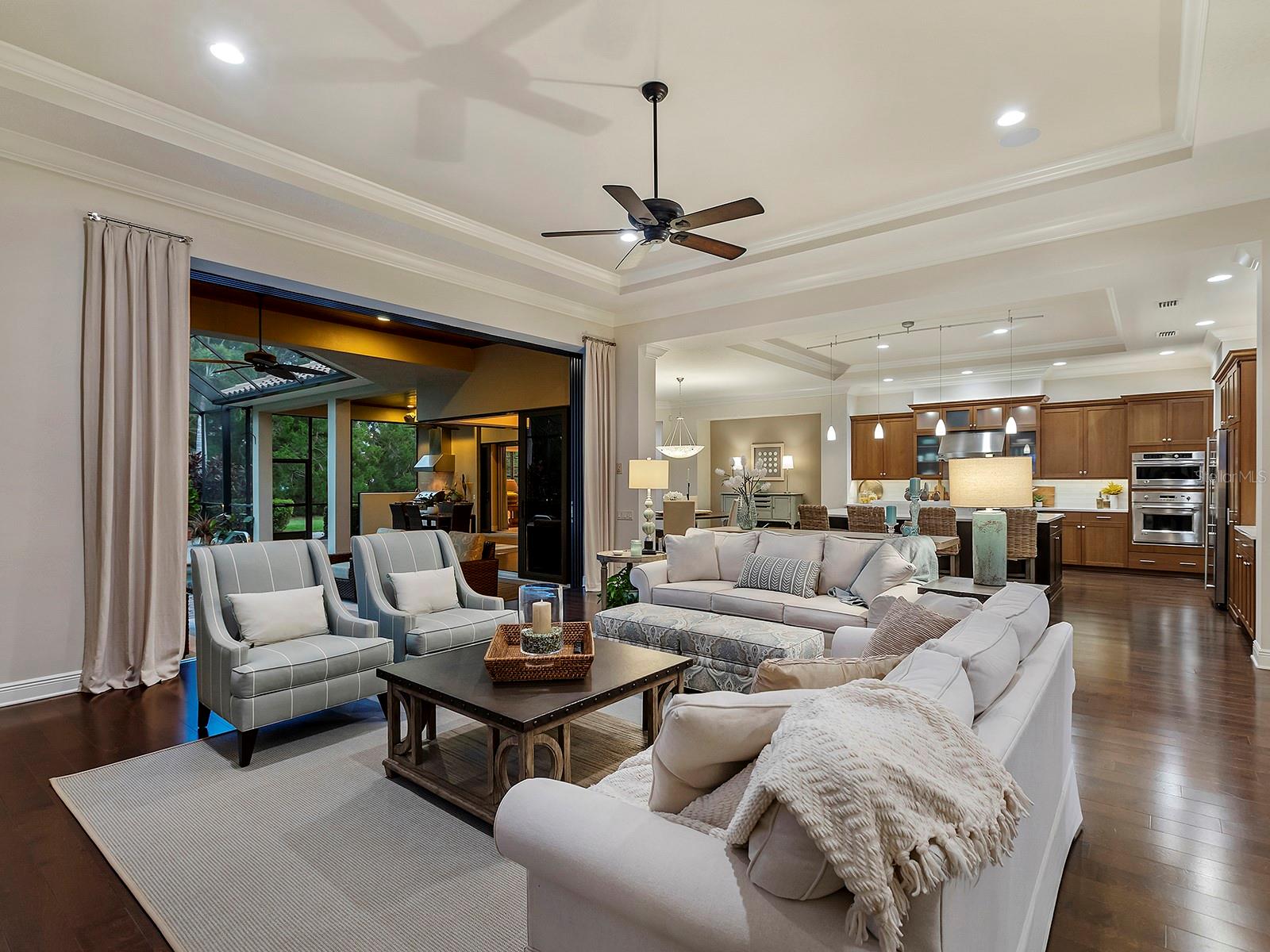 COUNTRY CLUB EAST - Residential