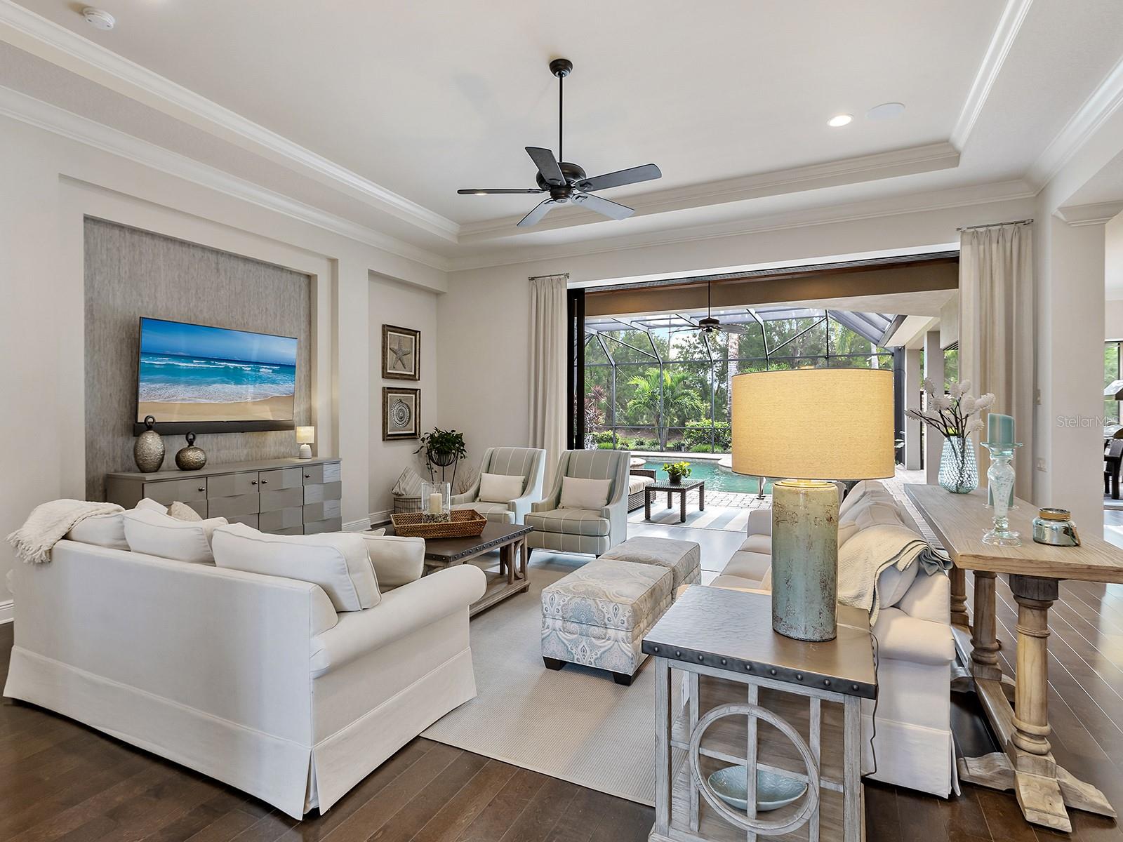 COUNTRY CLUB EAST - Residential
