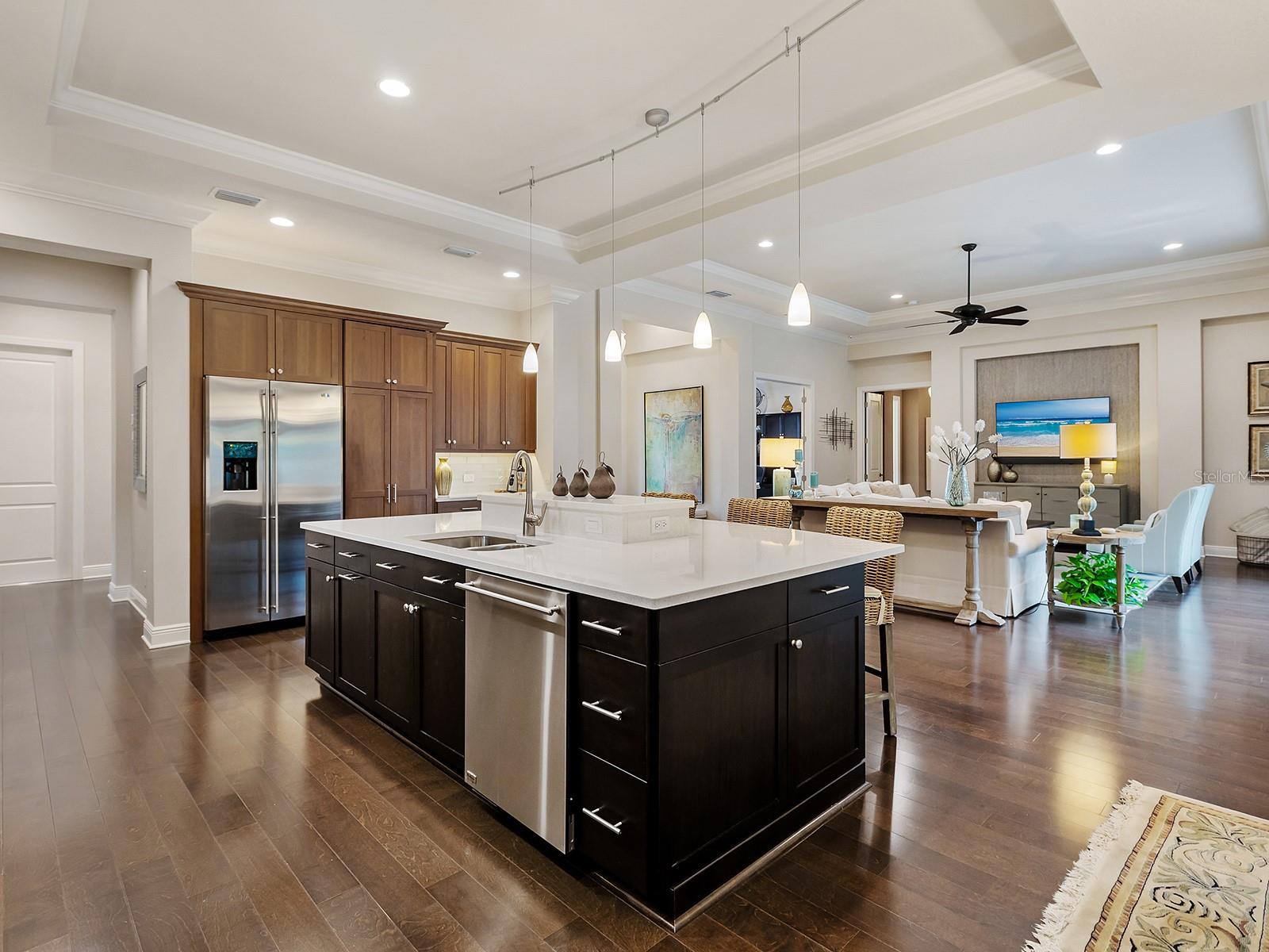 COUNTRY CLUB EAST - Residential