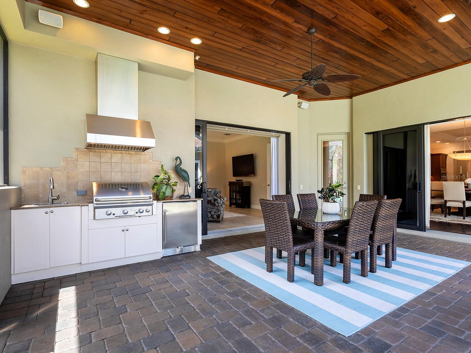 COUNTRY CLUB EAST - Residential