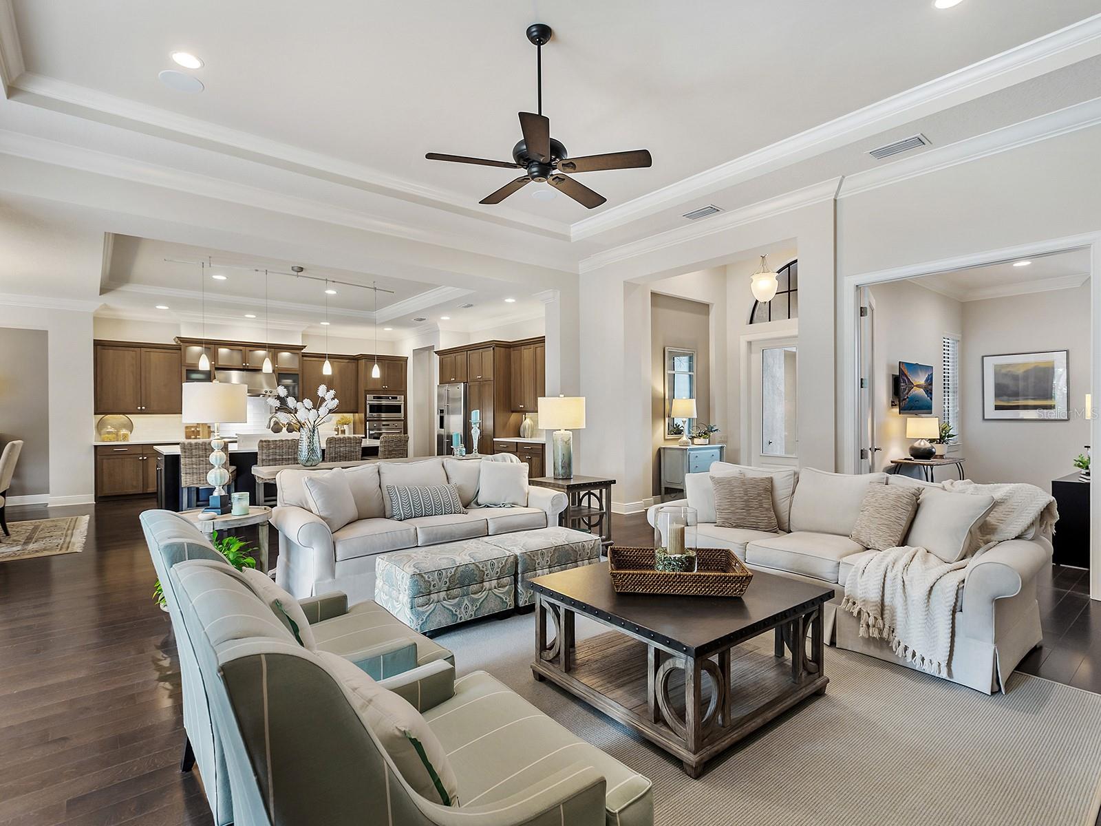 COUNTRY CLUB EAST - Residential