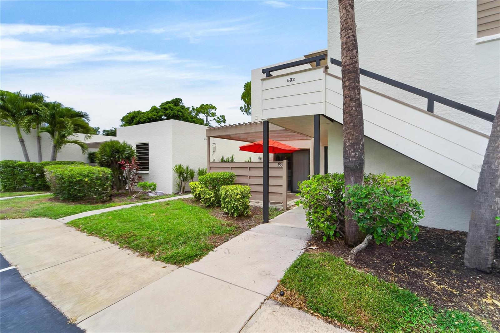 593 LAKESIDE DRIVE 593