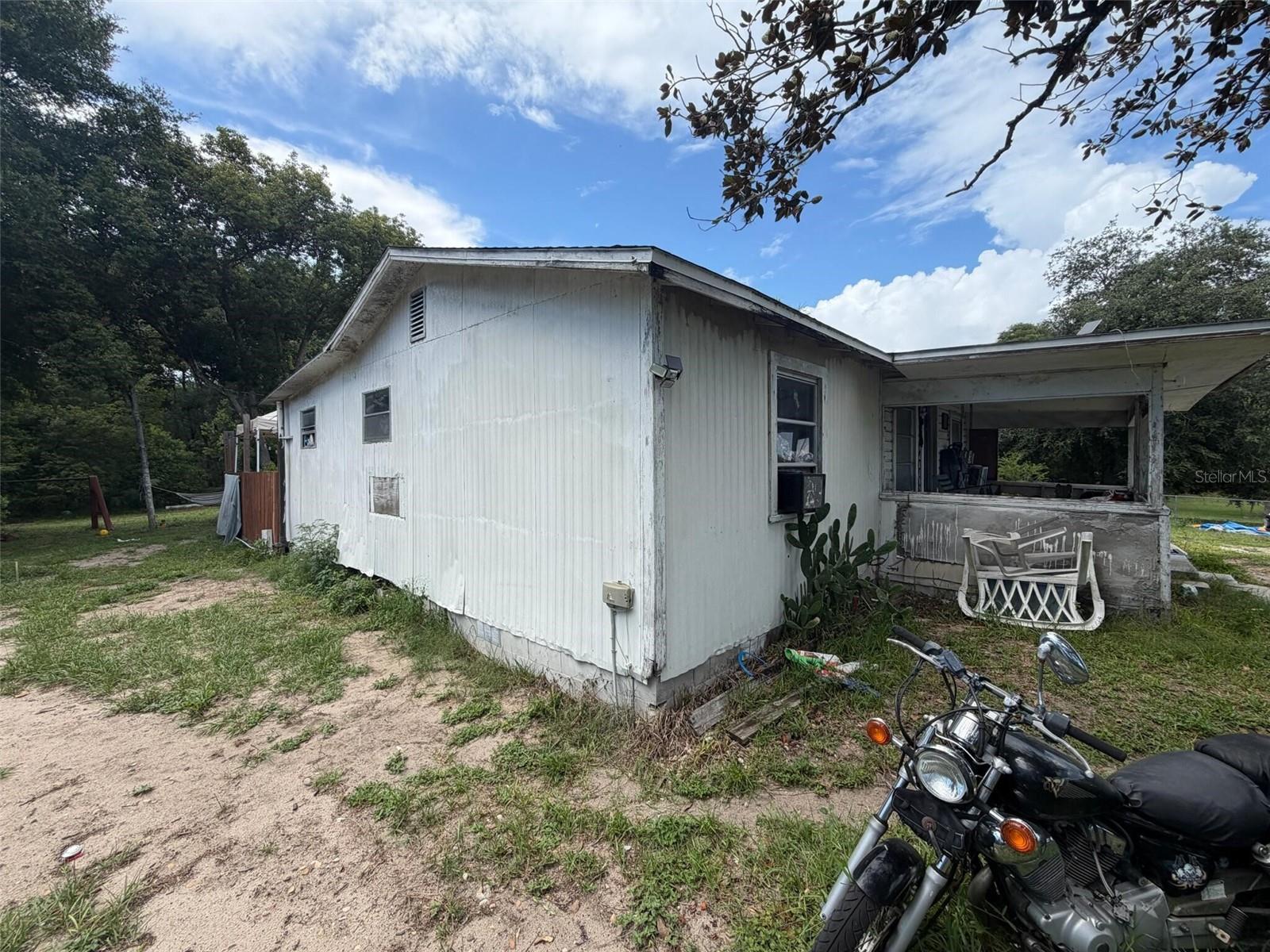 1724 S US 301