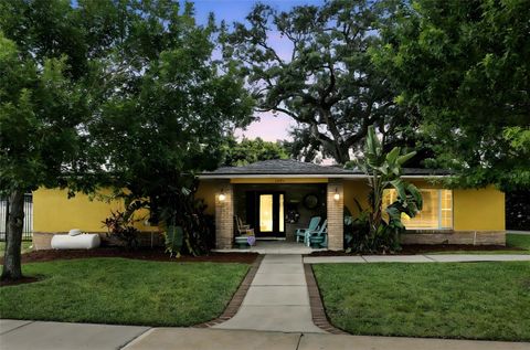 Photo of 1321 Maury Road, Orlando, FL 32804 (MLS # O6324382)