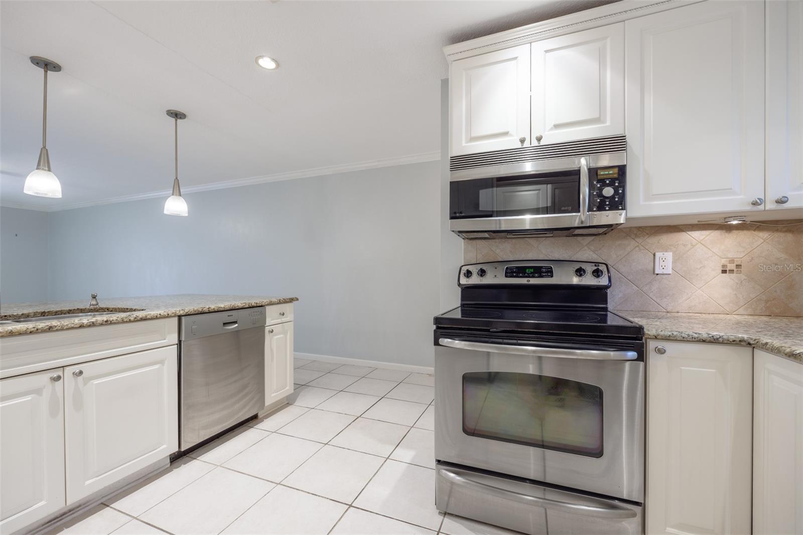 RUSTLEWOOD AT COUNTRYSIDE CONDO - Residential Lease