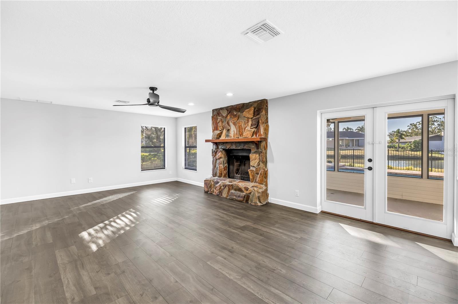 BAYWOOD PARK - Residential