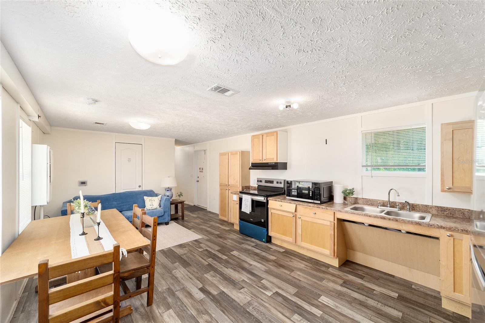 B & R/GREEN HIGHLANDS/COUNTRY EST AREA (328) - Residential